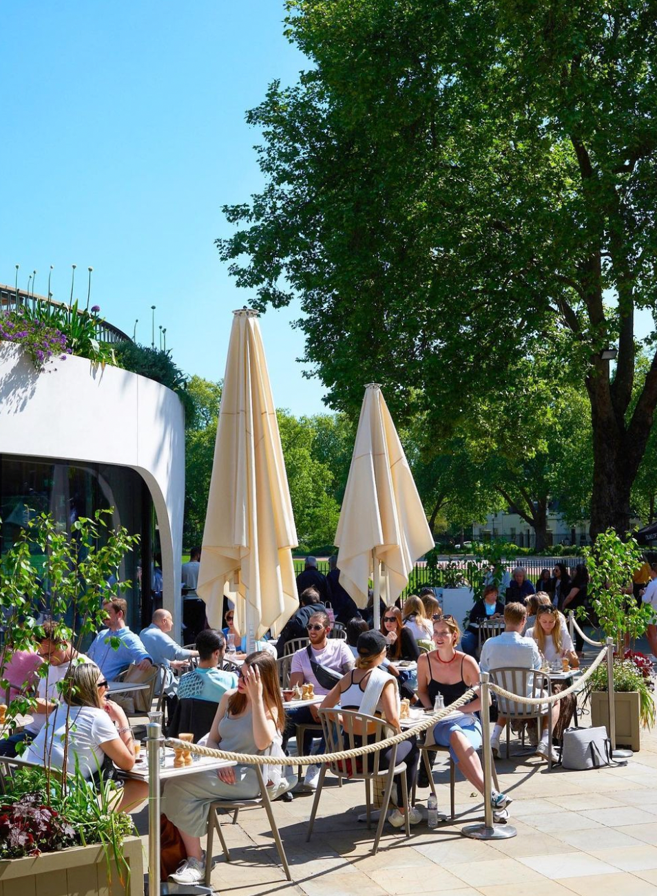 Outdoor dining terrace at Vardo Chelsea restaurant, Duke of York Square